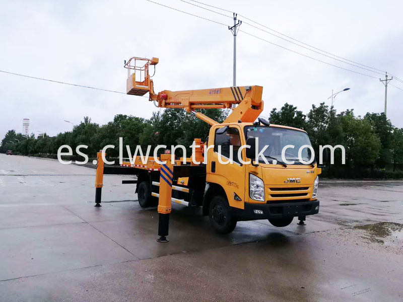 aerial lift bucket truck1